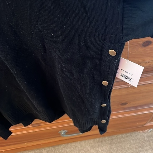 NWT Ellen Tracy Women’s Black Crew Neck Sweater With Button Detail Size Medium - Picture 4 of 8